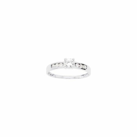 Bague en or blanc et oxydes de zirconium