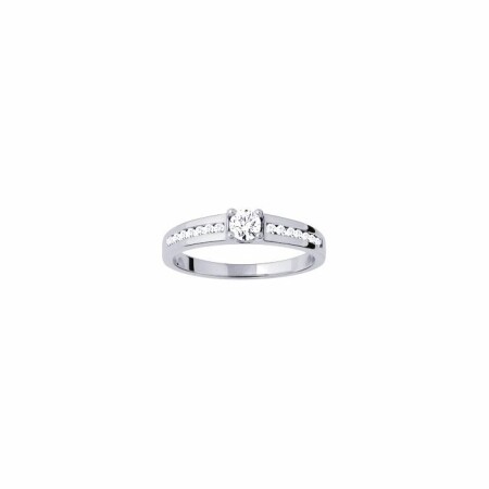 Solitaire accompagné en or blanc et diamants de 0.33ct