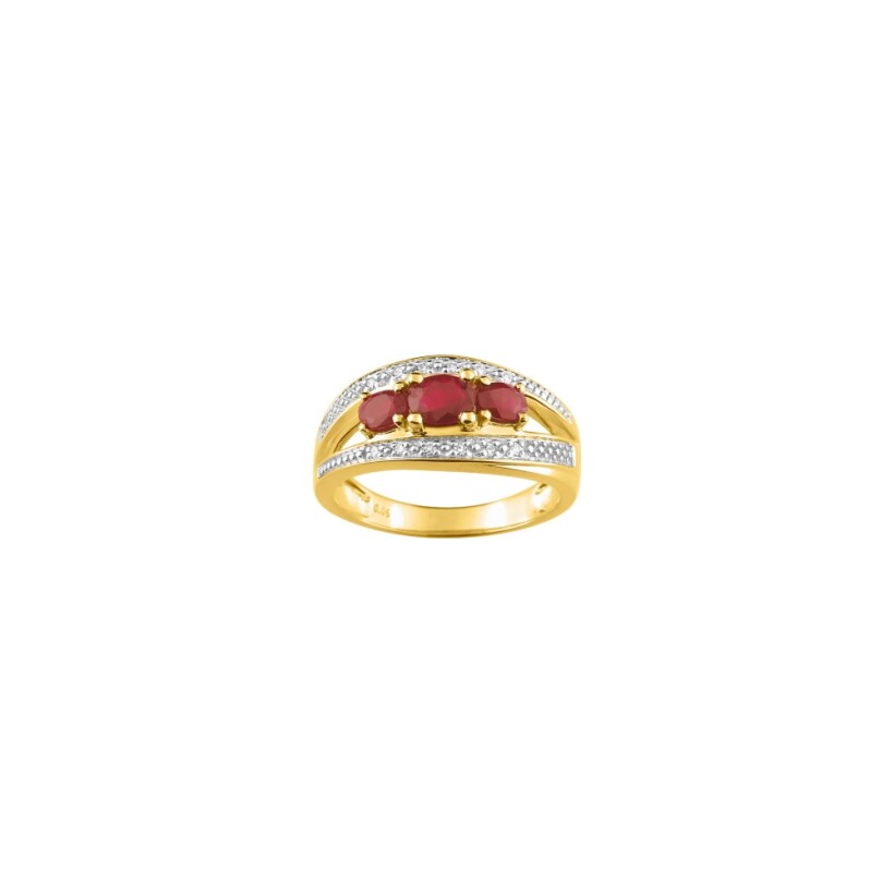 Bague en or jaune, rhodium, diamants et rubis