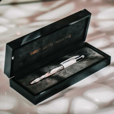 Stylo bille Tournaire x BIC 4 couleurs Orlinski en bronze