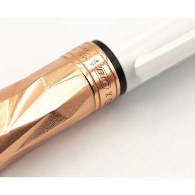 Stylo bille Tournaire x BIC 4 couleurs Orlinski en bronze
