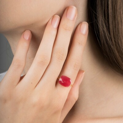 Bague Morganne Bello Friandise Coussin en or jaune et quartz rouge