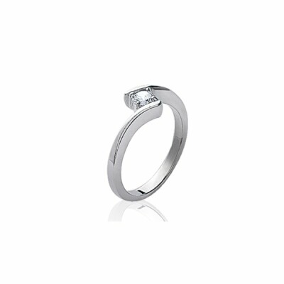 Bague en argent rhodié et oxydes de zirconium