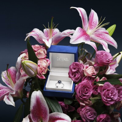 Solitaire saphir diamants or blanc