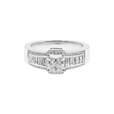 Bague Traviata en or blanc, diamant taille radiant, diamants taille baguette et diamants
