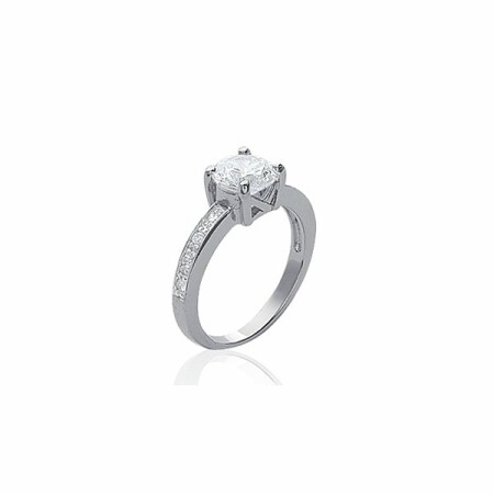 Bague en argent rhodié et oxydes de zirconium