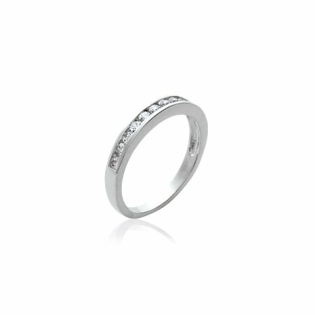 Bague en argent rhodié et oxydes de zirconium