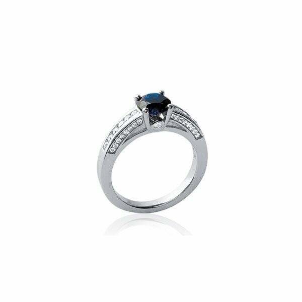 Bague en argent rhodié et oxydes de zirconium