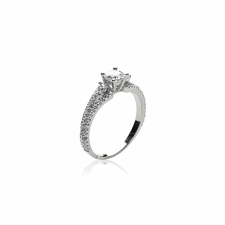 Bague en argent rhodié et oxydes de zirconium