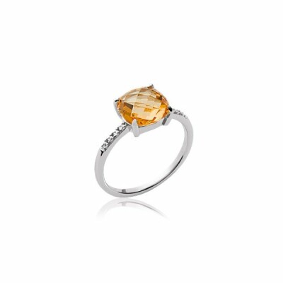 Bague en argent rhodié et pierre synthétique