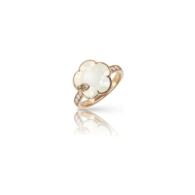 Bague Pasquale Bruni Petit Joli Lunaire en or rose, nacre, pierre de lune blanche et diamants blancs et champagne