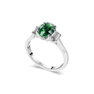Bague en or blanc, émeraude et diamants de 0.61ct