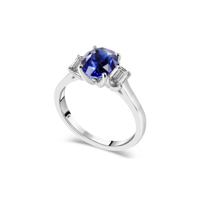 Bague en or blanc, saphir et diamants de 0.49ct