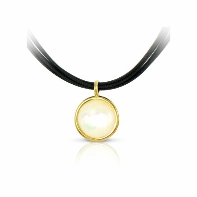 Collier sur cordon en or jaune et nacre