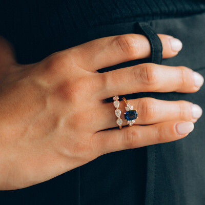 Demi alliance Frojo en or rose et diamants poires