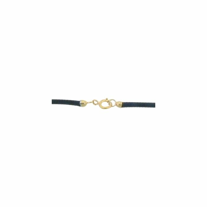 Collier sur cordon noir, fermoir en or jaune, longueur 45cm