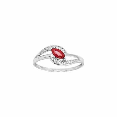 Bague en or blanc, rubis et diamants