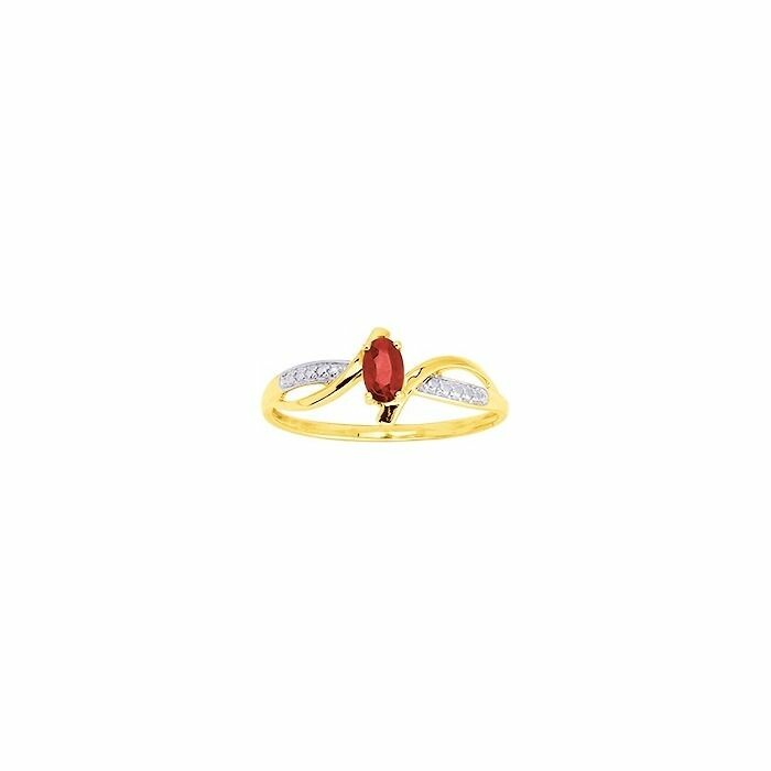 Bague en or jaune, rubis et diamants