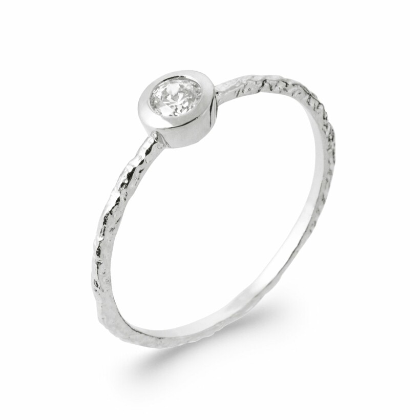 Bague en argent rhodié et oxydes de zirconium