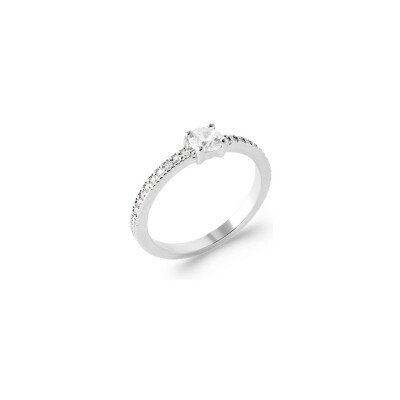 Bague en argent et oxydes de zirconium