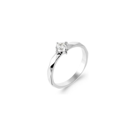 Bague en argent et oxydes de zirconium