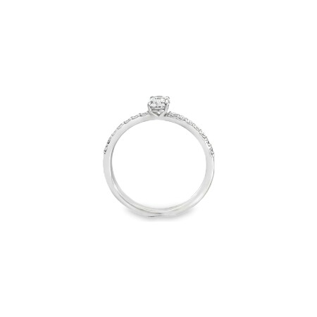 Solitaire en or blanc et diamants