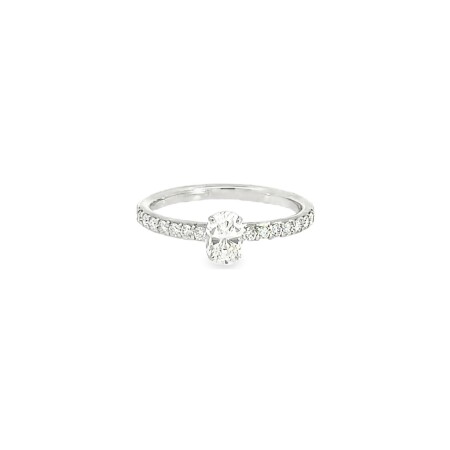 Solitaire en or blanc et diamants