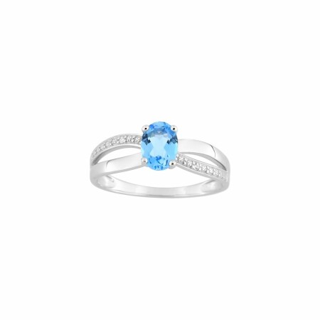 Bague en or blanc et topaze bleue