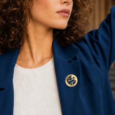 Broche Harry Potter X Les Georgettes Patronus Loutre en laiton finition dorée, 20 mm