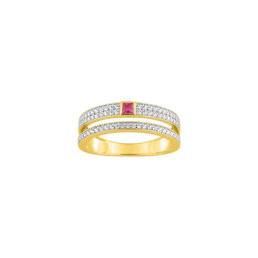 Bague en or jaune, rhodium, rubis et oxydes de zirconium