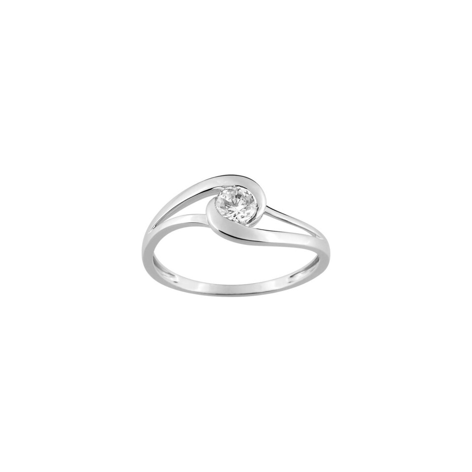 Bague en or blanc et oxyde de zirconium