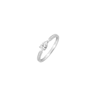 Bague en or blanc et oxyde de zirconium