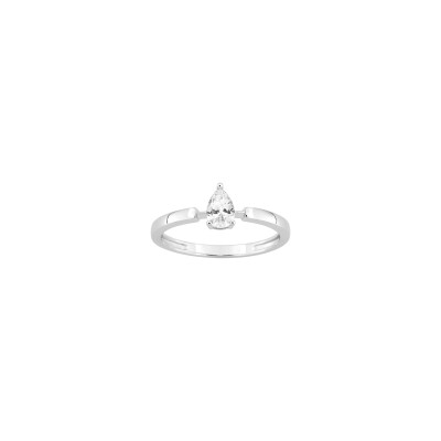 Bague en or blanc et oxyde de zirconium