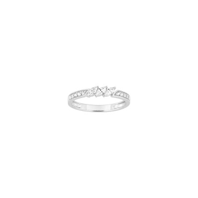 Bague en or blanc et oxyde de zirconium