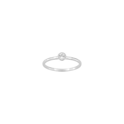 Bague en or blanc et oxyde de zirconium