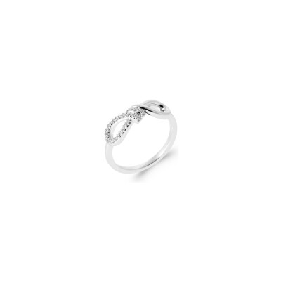 Bague en argent et oxyde de zirconium