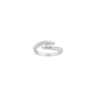 Bague en or blanc et oxyde de zirconium