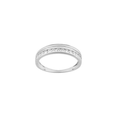 Bague en or blanc et oxyde de zirconium