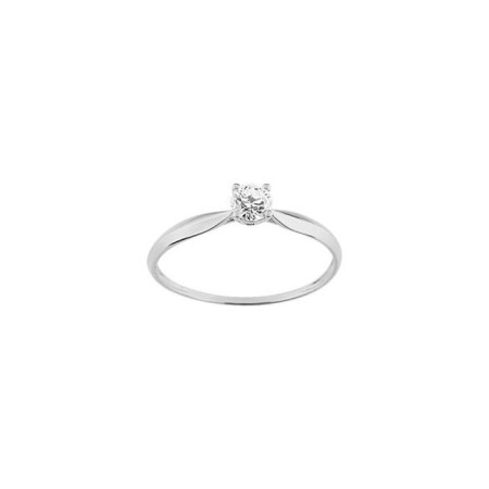 Bague en or blanc et oxyde de zirconium