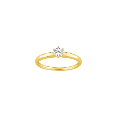 Bague en or jaune et oxyde de zirconium