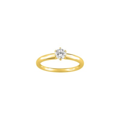 Bague en or jaune et oxydes de zirconium