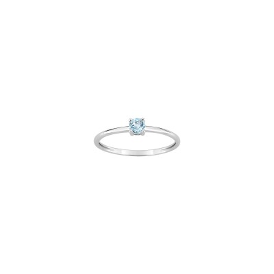 Bague en or blanc et topaze bleue