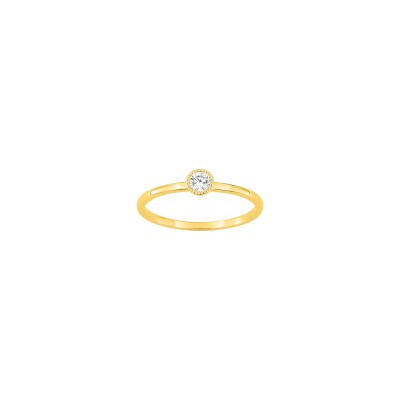 Bague en or jaune et oxyde de zirconium