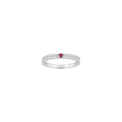 Bague en or blanc, oxyde de zirconium et rubis