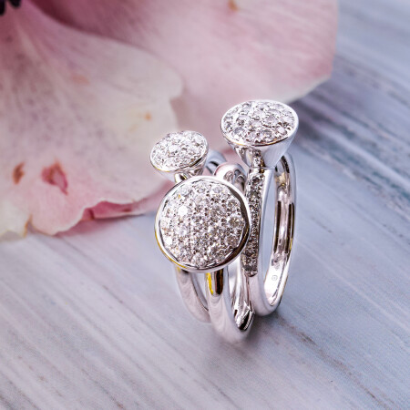 Bague en or blanc, diamants illusion corps paves brillants