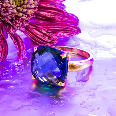 Bague en or rose topaze blue london antik briolette