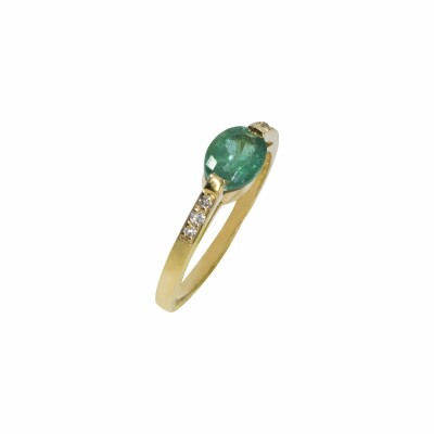 Bague 2 griffes en or jaune, émeraude et diamants de 0.06ct