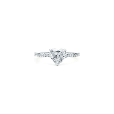 Solitaire diamant taille coeur certifié et diamants en or blanc