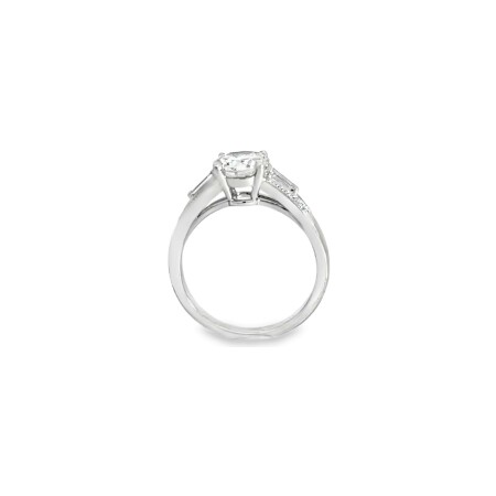 Solitaire en or blanc et diamants