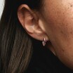 Boucles d'oreilles créoles Pandora Colours enveloppantes solitaire violet en metal doré rose et cristal